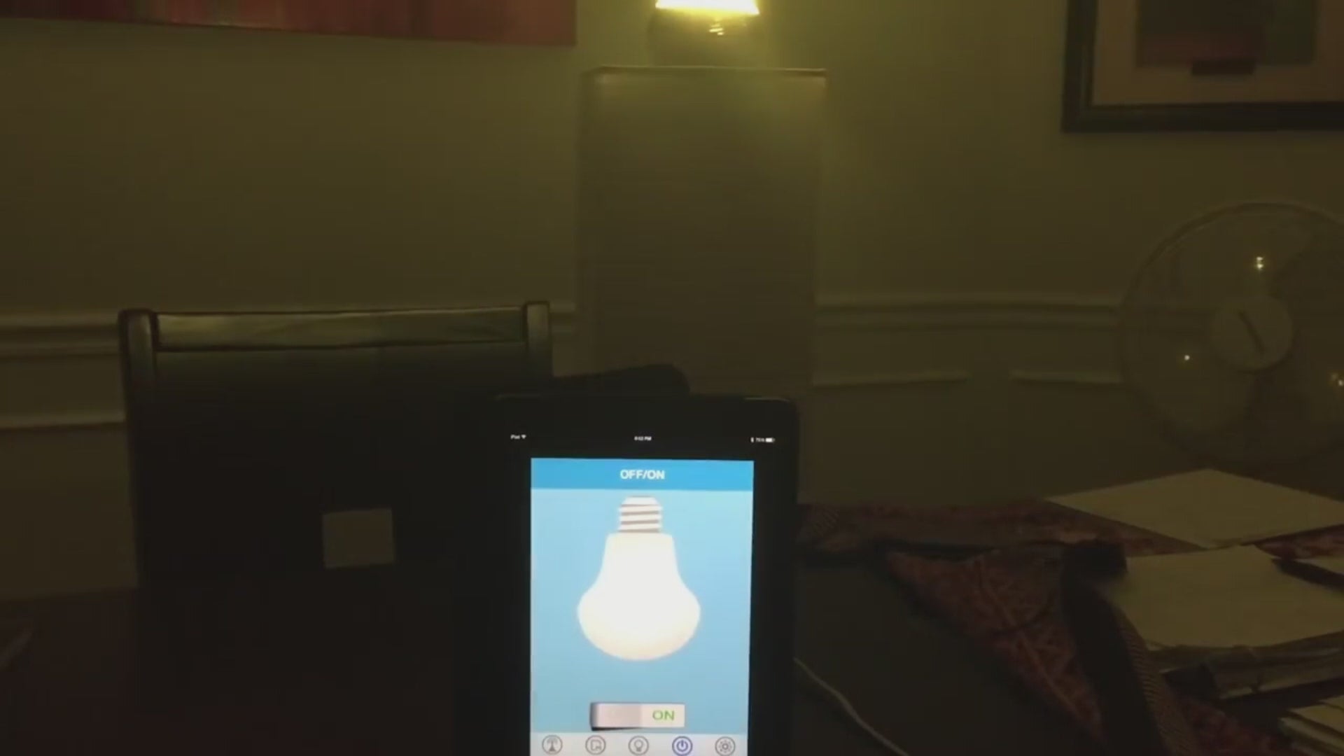 Smart LED-lampa E27 med Bluetooth-högtalare